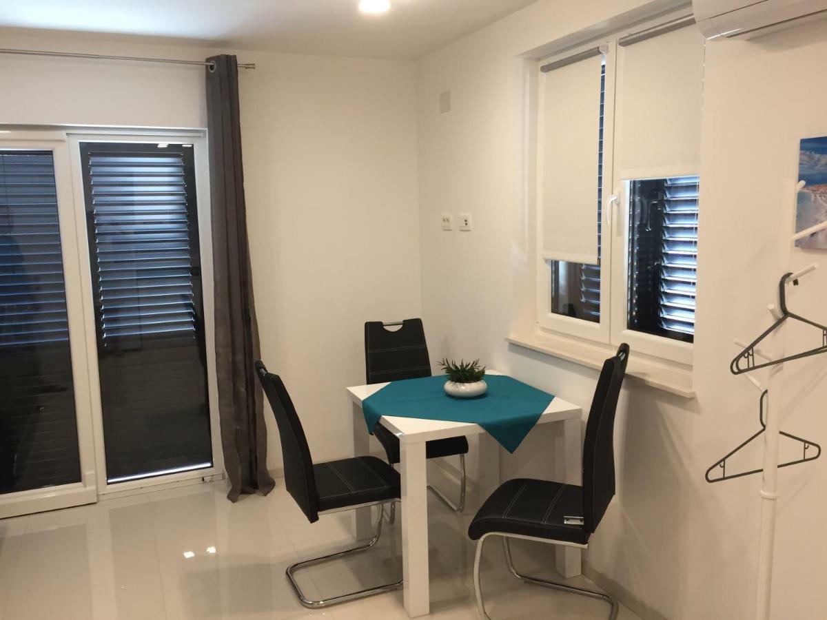 Breitling Apartments With Pool Biograd Na Moru Ngoại thất bức ảnh